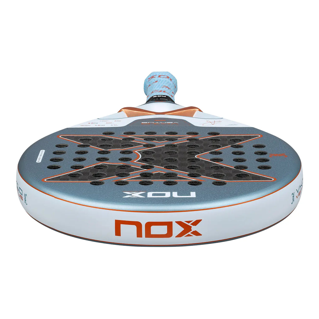 Pala NOX VK10 Ventus 12K by Aranzazu Osoro, detalle del logo NOX