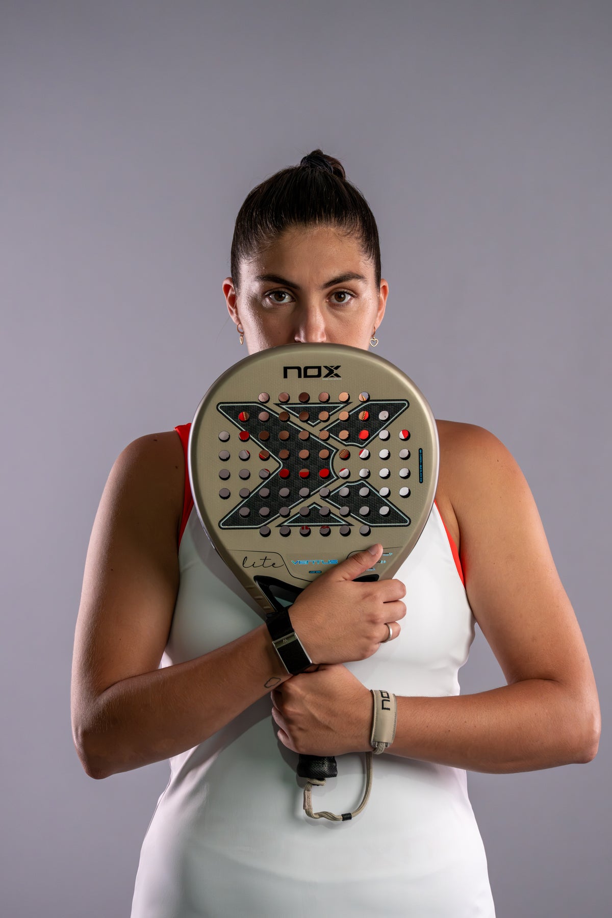 Marina Guinart con la pala NOX Ventus Hybrid 12K Lite 2027