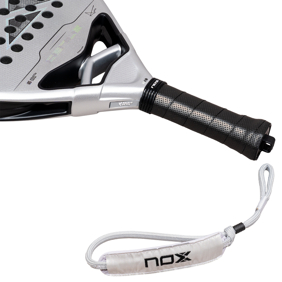 NOX Genius Attack 12K Alum XTREM — empuñadura y correa