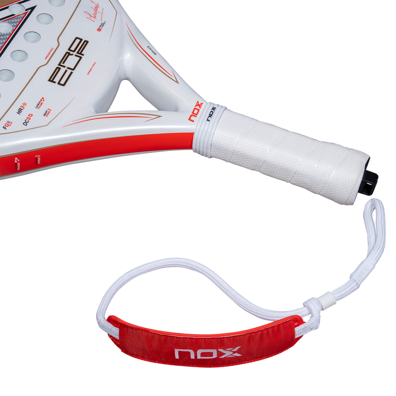 Pala NOX ML10 Pro Cup COORP 2027, detalle del puño y cordón