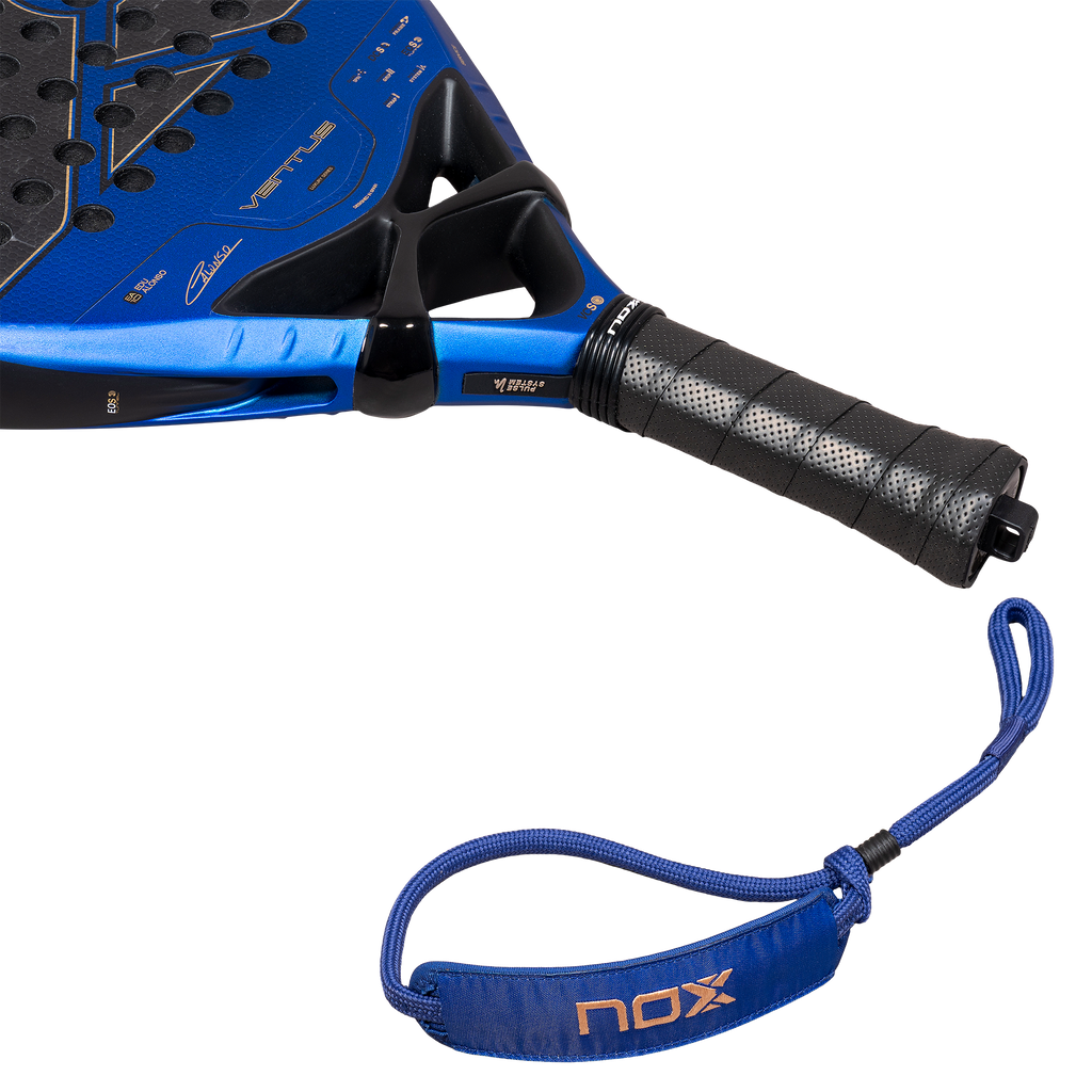 NOX Ventus Hybrid 12K XTREM — empuñadura y correa